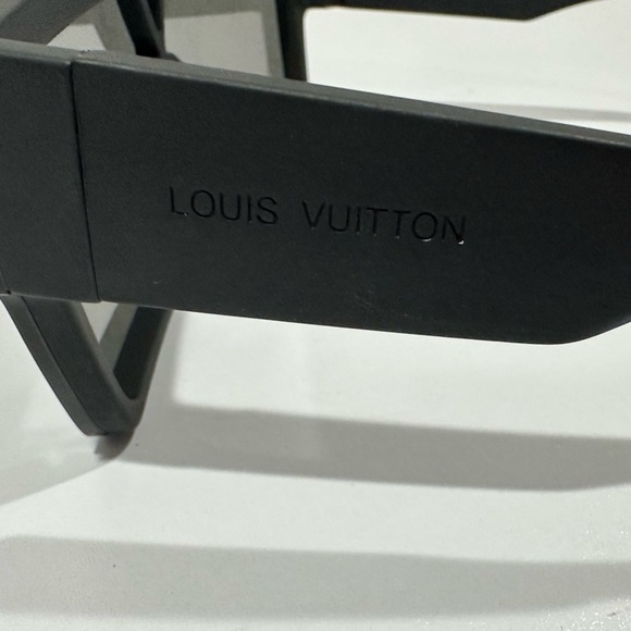 Louis Vuitton Black Monogram LV Reflective Sunglasses mens NEW - Picture 4 of 6